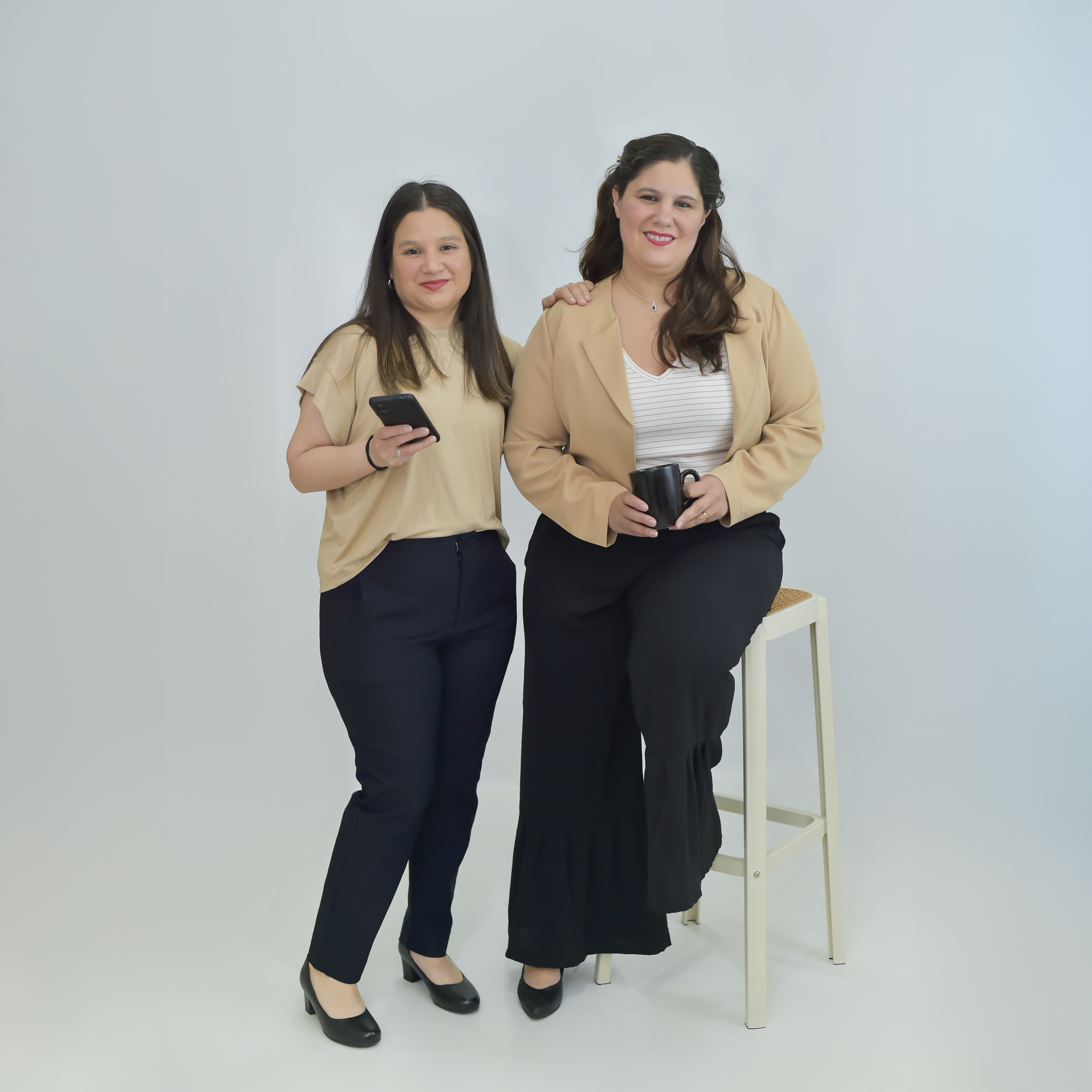 Fatima y Cintia, cofundadoras de Eureka AyC, trabajando juntas